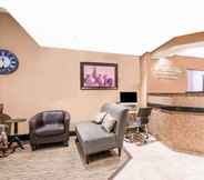 Lobi 4 Microtel Inn & Suites by Wyndham Rochester North Mayo Clinic