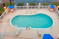 Swimming Pool Baymont by Wyndham Conroe