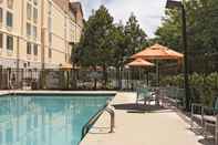 Kolam Renang La Quinta Inn & Suites by Wyndham Atlanta Airport North