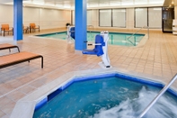 Swimming Pool Courtyard by Marriott Beaumont