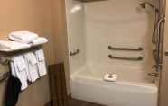 Bilik Mandi dalam Bilik 2 Best Western Plus Coldwater Hotel