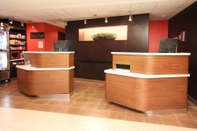 Lobi Courtyard by Marriott Roseville