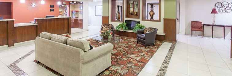 Lobby Ramada by Wyndham Fresno Northwest