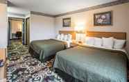 Phòng ngủ 3 Quality Inn & Suites Caseyville - St. Louis