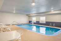 Swimming Pool Quality Inn & Suites Caseyville - St. Louis