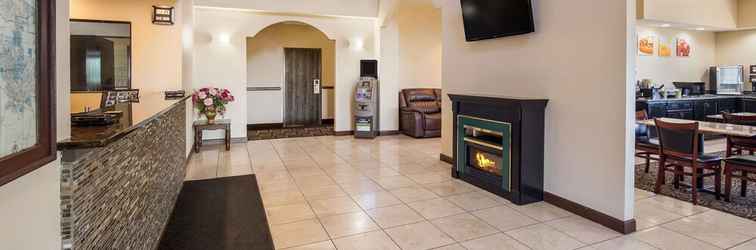 Lobi Quality Inn & Suites Caseyville - St. Louis