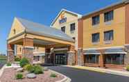 Exterior 2 Comfort Inn & Suites Kenosha