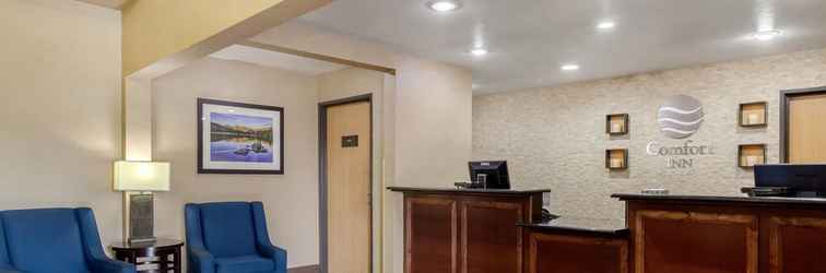 Lobby Comfort Inn & Suites Greeley