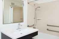 In-room Bathroom Sonesta Simply Suites Detroit Troy