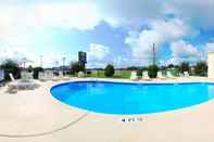 Swimming Pool Quality Inn & Suites