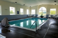 Swimming Pool Microtel Inn & Suites by Wyndham London