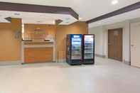 Lobby Microtel Inn & Suites by Wyndham Denver Airport
