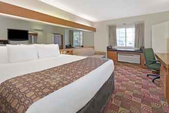 Bedroom 4 Microtel Inn & Suites by Wyndham Denver Airport