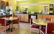 Restaurant 3 Americas Best Value Inn & Suites Jackson, TN