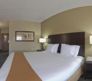 Bedroom 3 Holiday Inn Express & Suites Phoenix/Chandler (Ahwatukee)