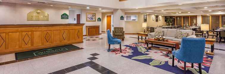 Lobby Wingate by Wyndham Winchester