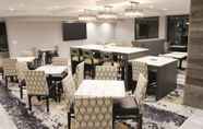 Restaurant 4 La Quinta Inn & Suites by Wyndham Raleigh Downtown North