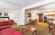 Bedroom 6 Holiday Inn Tampa North, an IHG Hotel