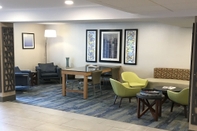 Lobby Holiday Inn Express & Suites Charlottetown, an IHG Hotel