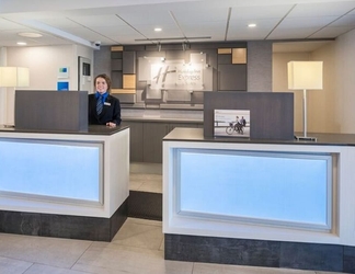 Lobi 2 Holiday Inn Express & Suites Charlottetown, an IHG Hotel