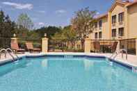 Hồ bơi La Quinta Inn & Suites by Wyndham LaGrange / I-85