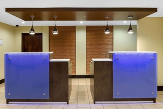 Lobby 4 La Quinta Inn & Suites by Wyndham LaGrange / I-85