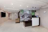 Lobi La Quinta Inn & Suites by Wyndham New York City Central Park