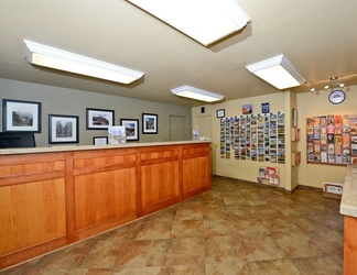 Lobby 2 Villa Motel at Manitou Springs