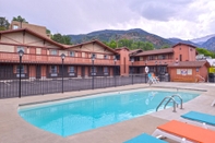 Swimming Pool Villa Motel at Manitou Springs