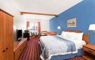 Bedroom 5 Days Inn & Suites by Wyndham Lordsburg