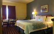 Bedroom 4 Days Inn & Suites by Wyndham Lordsburg