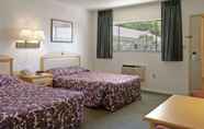 Bedroom 7 Days Inn by Wyndham Gainesville University