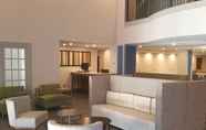 Lobby 6 Holiday Inn Express Columbia - Two Notch, an IHG Hotel