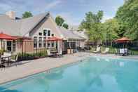 Swimming Pool Residence Inn by Marriott Peachtree Corners