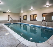 Swimming Pool 3 Quality Inn & Suites Mendota near I-39