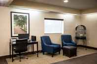Functional Hall Comfort Inn And Suites Paw Paw