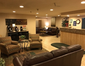 Lobi 2 Monument Inn & Suites