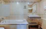 In-room Bathroom 2 Hotel Avama Prony
