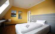 Bedroom 5 Dietrich-Bonhoeffer-Hotel