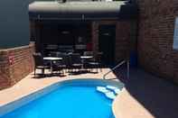 Swimming Pool Adina Serviced Apartments Canberra Kingston