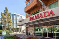 ภายนอกอาคาร Ramada by Wyndham Vancouver Airport
