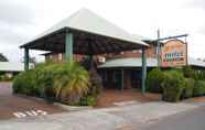 Exterior 6 Tree Top Walk Motel