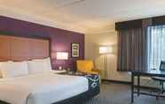 Bedroom 2 La Quinta Inn & Suites by Wyndham Orlando Airport North