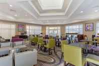 Bar, Cafe and Lounge La Quinta Inn & Suites by Wyndham Orlando Airport North