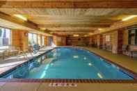 Swimming Pool Hampton Inn Salina