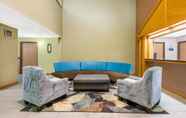 Lobi 7 Days Inn & Suites by Wyndham Wichita