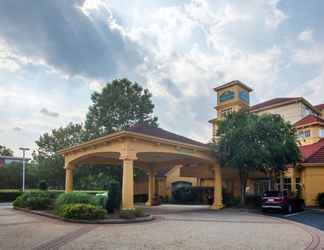 Exterior 2 La Quinta Inn & Suites by Wyndham Charlotte Airport South