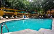 สระว่ายน้ำ 3 La Quinta Inn & Suites by Wyndham Charlotte Airport South
