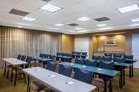 Functional Hall La Quinta Inn & Suites by Wyndham Charlotte Airport South