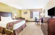 ห้องนอน 4 Days Inn by Wyndham Brewerton/ Syracuse near Oneida Lake